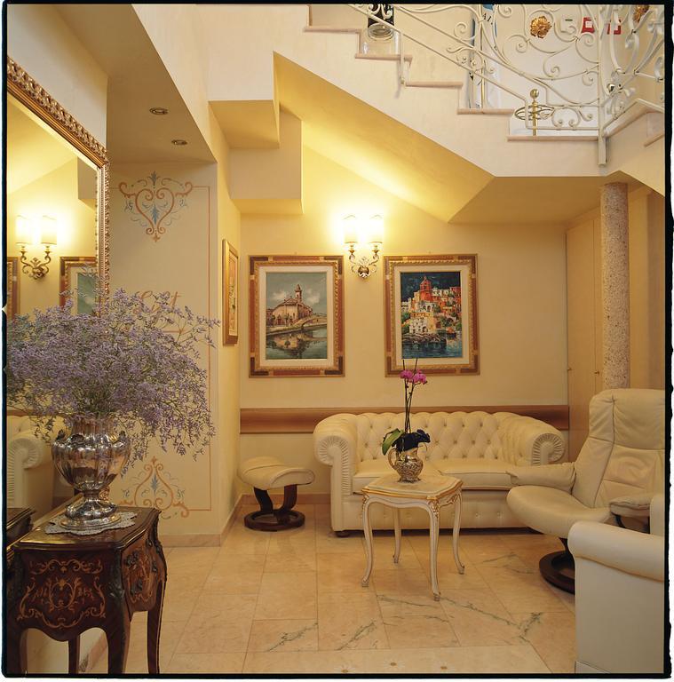Dieci Hotel 4*